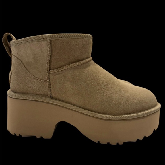 Ugg Classic Ultra Mini New Heights Boots Size 9 NWT - Picture 1 of 9